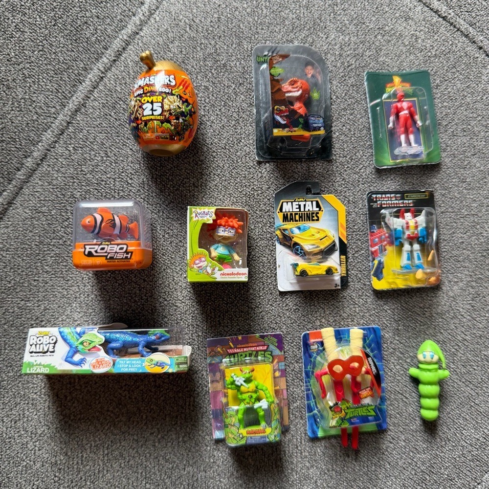 Mini‎ Brands Toy Lot – Action Figures, Vehicles & Dinosaurs